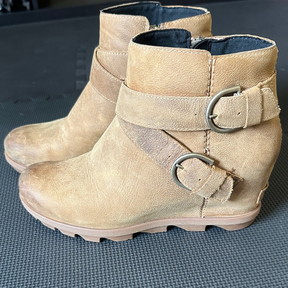 Sorel Tan Ankle Boots with Dual Buckle Straps